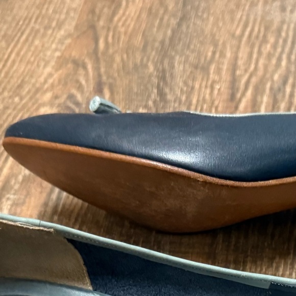 Amalfi 10.5B “Amanda” EUC Blue tassel small heels with  Decorative Perforations - Picture 13 of 14